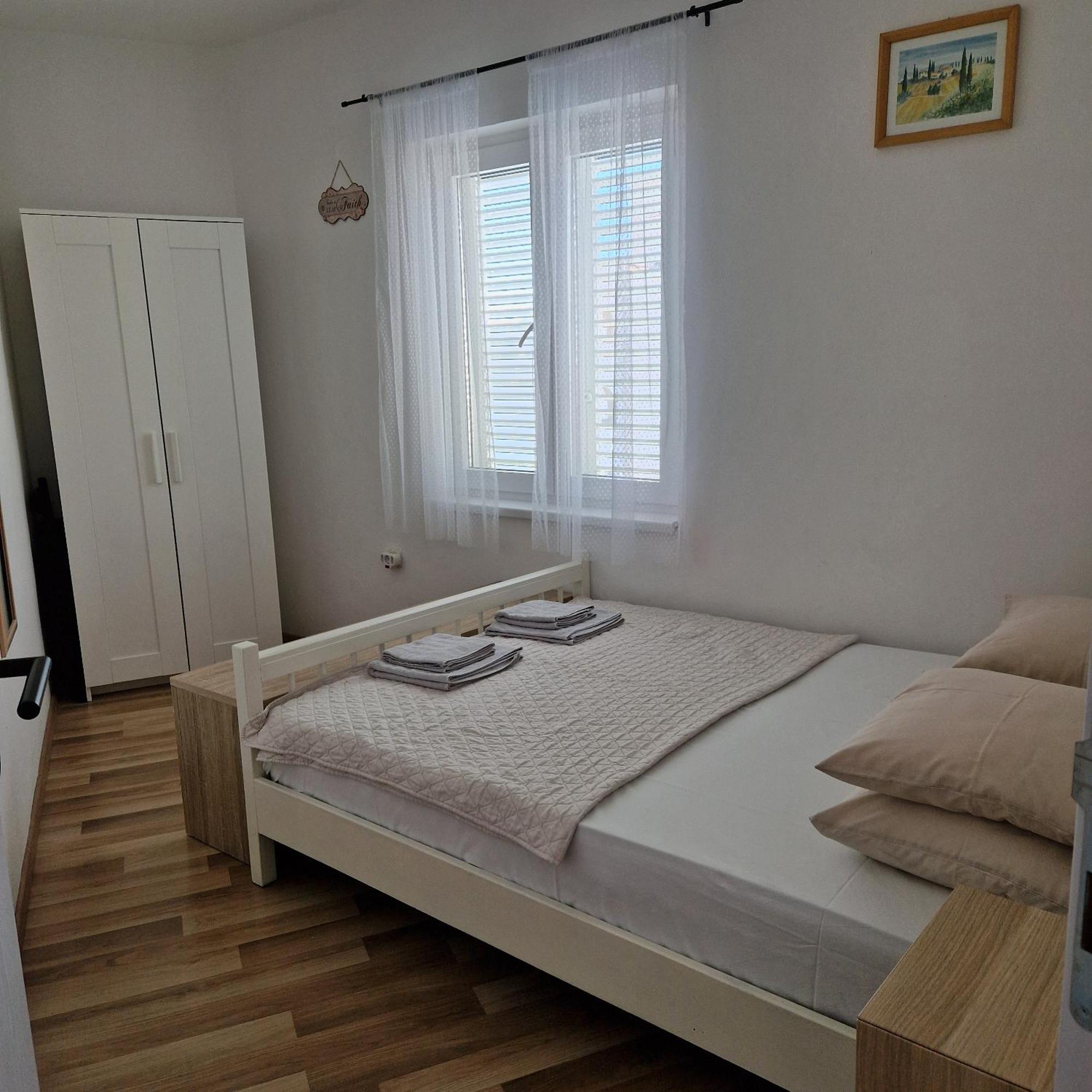 Apartman Iva Novalja Exterior photo